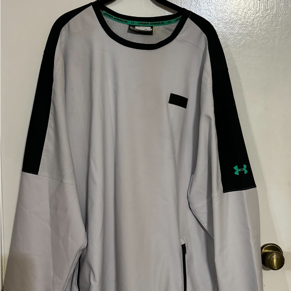 Mens 3 XL Under Armour Loose Pullover with Zipper Pockets
